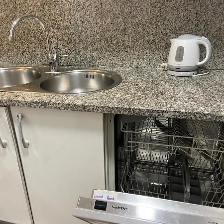 City Beach Apartman *
